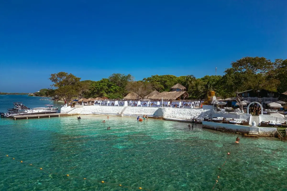 Bora Bora Beach Club - Image 9